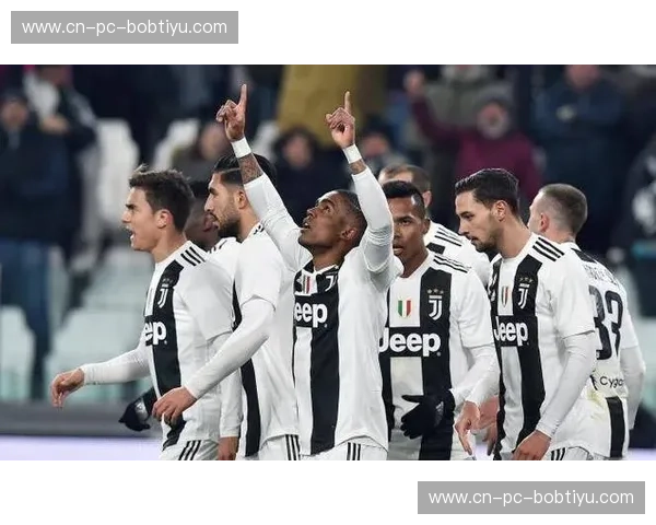 巅峰对决：当黑白盾牌撞上银河战舰，谁才是欧冠之巅的唯一真神？